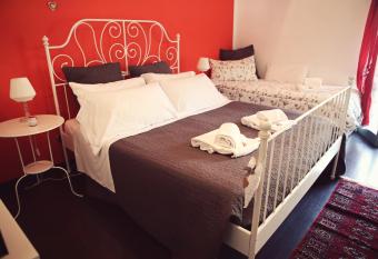 Residenza Alla Piazzetta has Balcony rooms