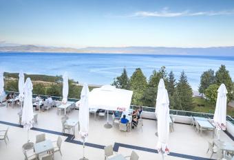 Hotel Izgrev Spa & Aquapark allows 18 year olds to book a room