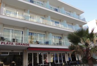 Hotel Playa Grande - Adults Only allows 18 year olds to book a room