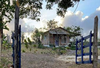La Casita de la Laguna Lim  n has Balcony rooms