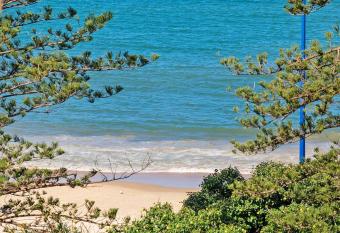 8th Floor Ocean View Landmark Resort Mooloolaba has rooms with a private hot tub