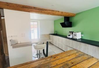 Maison de Renaud has Balcony rooms