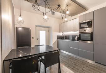 Lago 21 - Garden Terrace & Lake view has Balcony rooms