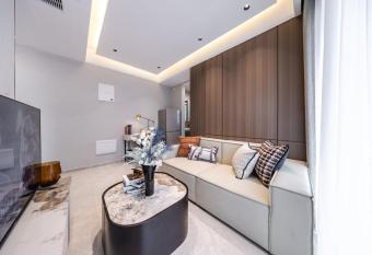             - Shenzhen Convention and Exhibition Center has Balcony rooms