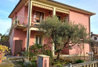 Affittacamere l Aurora allows 18 year olds to book a room