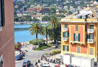 [Best View] Balcony on the Sea allows 18 year olds to book a room