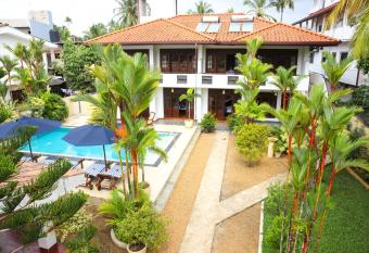 Sky and Sand Guesthouse has Balcony rooms