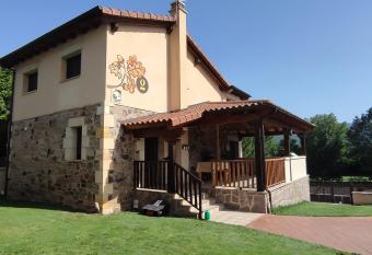 Los Robles 2 has Balcony rooms
