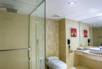 Bengal Blueberry has rooms with a private hot tub