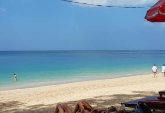 chill chill long beach hostel allows 18 year olds to book a room