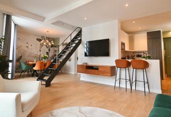 Duplex Near Paris/ RER 4 bedrooms 100m2 Balcony has Balcony rooms