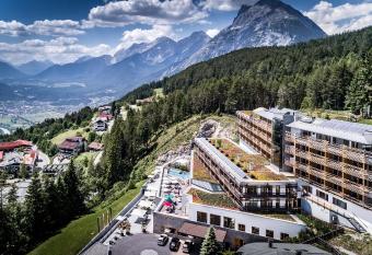 NIDUM - Casual Luxury Hotel has Balcony rooms