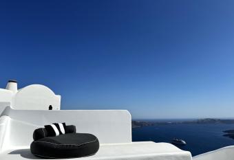 Ater Albus Collection by K&K has rooms with a private hot tub