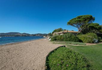 R  sidence Agathos (un jardin sur la plage) allows 18 year olds to book a room