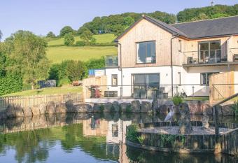 Defoe s View has Balcony rooms