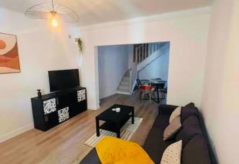 Charmante maison de ville has Balcony rooms