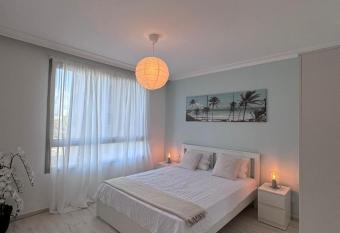 Levi Urban - Mediterranean Dream Vacation Apartment in Haifa allows 18 year olds to book a room