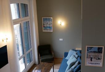 2 pi  ces 30m2 et Balcon vue montagne Villa Saint Paul WIFI Location    la semaine du samedi au samedi has Balcony rooms