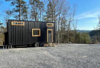 The Tennessee Tiny House has Balcony rooms