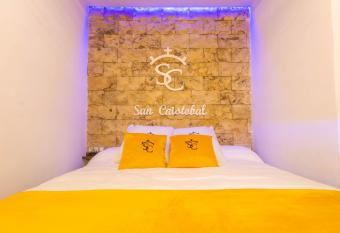 Apartamentos San Crist  bal Centro C  rdoba has rooms with a private hot tub