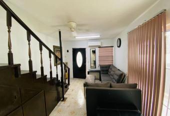 Casa empresarial 5 minutos de puente internacional allows 18 year olds to book a room