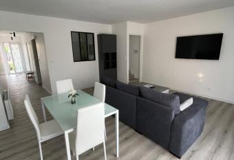 Maison Detente de 100m2 en couple-famille has Balcony rooms