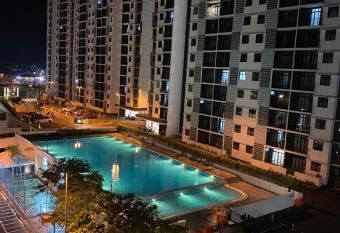 Rizz Desaru Residence has rooms with a private hot tub