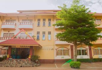                                         Ban Prompong has Balcony rooms