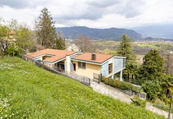 Al Castagneto Foresteria Lombarda has Balcony rooms