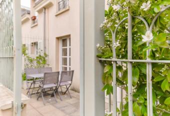 Maison avec terrasse priv  e has Balcony rooms
