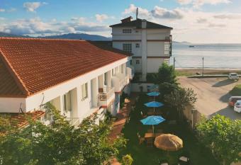 Rodeiramar 2A has Balcony rooms