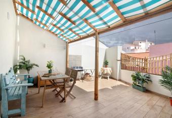 Pretty House Apartment has Balcony rooms