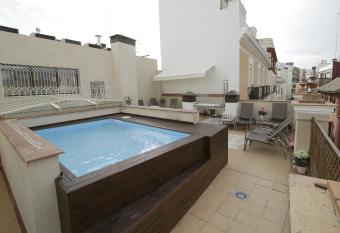 Apartamentos Plaza Nueva allows 18 year olds to book a room