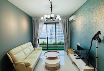 Seaview 2B1R cozy condo forest city has Balcony rooms