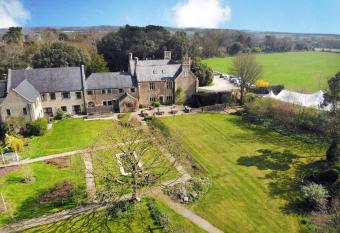 Stanton Manor Hotel has Balcony rooms