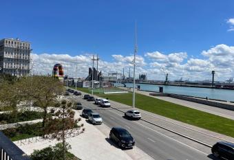 LES APPARTS KENNEDY has Balcony rooms