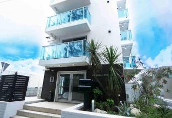                                                                                                                                              has rooms with a private hot tub