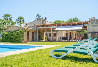 Son Parera d    Abaix has Balcony rooms