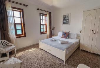 Kanelo Ayval  k allows 18 year olds to book a room