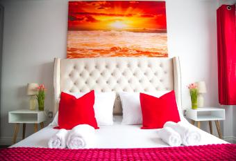 Lucky Home - Ideal for Trade, Consultants & Family - Near Alton Towers, 3 Bedrooms - 4 Beds - 5 People allows 18 year olds to book a room