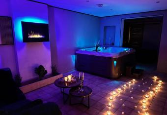 Les bulles d or allows 18 year olds to book a room