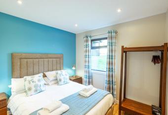 Birch Lodge has Balcony rooms