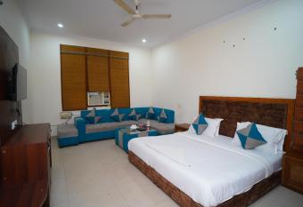 Hotel Black Stone - EDM Mall Vaishali has Balcony rooms
