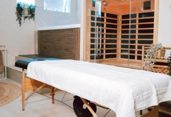 Edera Spa has rooms with a private hot tub