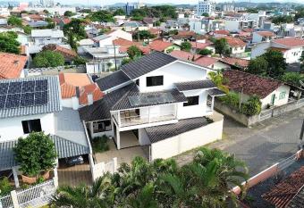 Ampla casa pertinho da praia de Itajuba has Balcony rooms