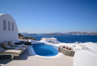 Exquisite Santorini Villa | Villa Luna | 3 Bedrooms | Breathtaking Sea Views and Private Pool | Akrotiri has rooms with a private hot tub