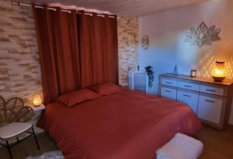 Gite M  rignac proche A  roport has Balcony rooms