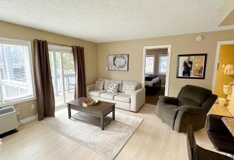 Blue Mtn 1 Bedroom with Mountain View has rooms with a private hot tub