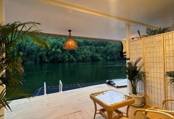 Erawan Mountain Beach has Balcony rooms