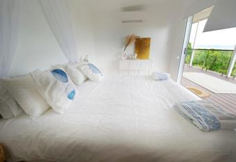 DUENDE Sir  ne Mermaid allows 18 year olds to book a room